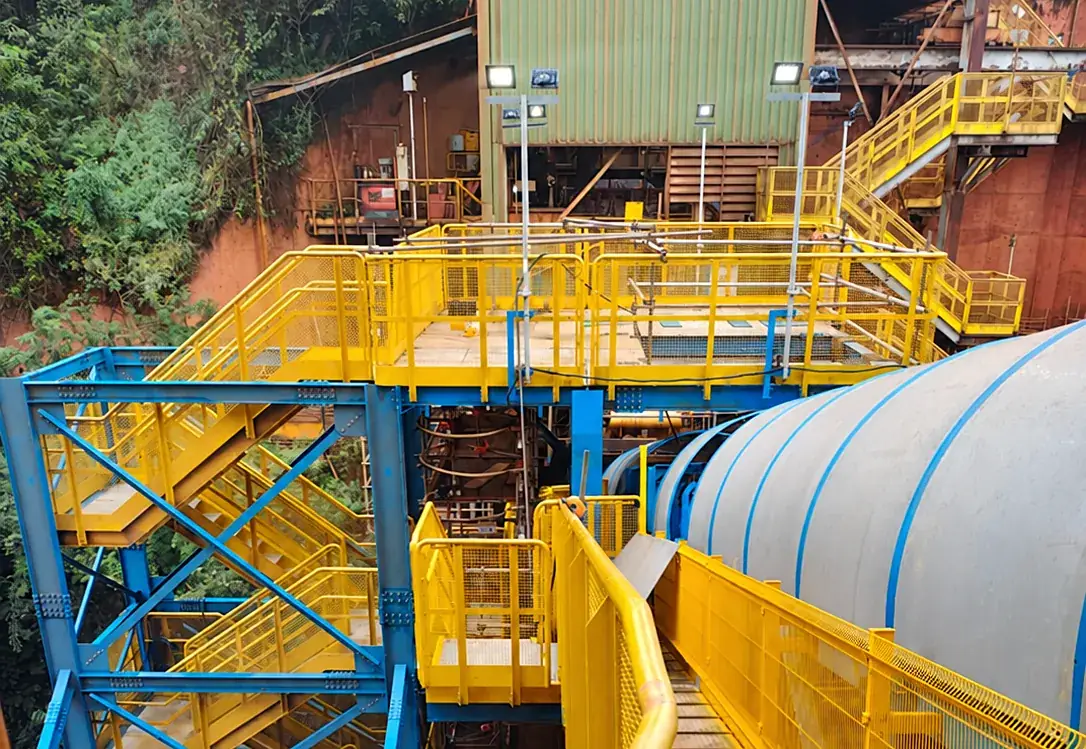Transportador em planta de mineração